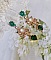 BO Royal Marguerite mont&eacute;es avec des cabochons &agrave; laquelle s&rsquo;ajoute des strass sur les pendentifs Dor&eacute;s. Les pendants sont en r&eacute;sine &eacute;poxy avec clous d&rsquo;oreilles &eacute;maill&eacute;s