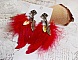 BO Sagesse Am&eacute;rindienne avec des plumes rouge vif, breloques, plumes et clous d'oreilles en m&eacute;tal Bronze