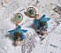 Boucles d'oreilles pendantes fleurs bleues, perles et cristaux Swarovski.
