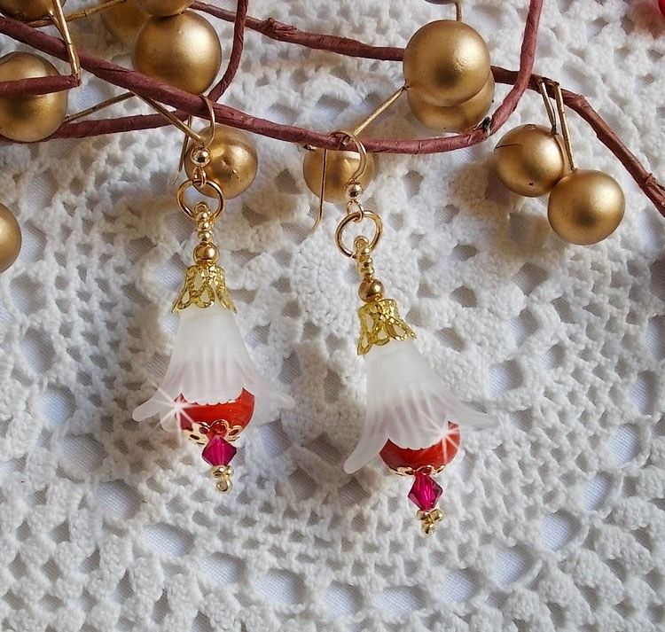 BO Secret Oriental avec des perles en c&eacute;ramique et des fleurs Lucite et des crochets d'oreilles en Gold Filled 14 carats