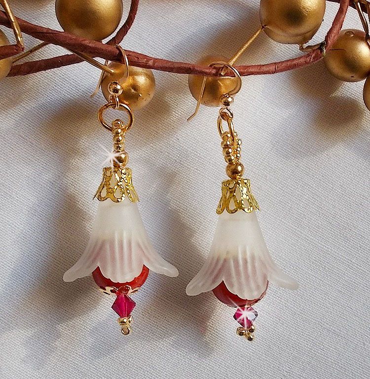 BO Secret Oriental avec des perles en c&eacute;ramique et des fleurs Lucite et des crochets d'oreilles en Gold Filled 14 carats