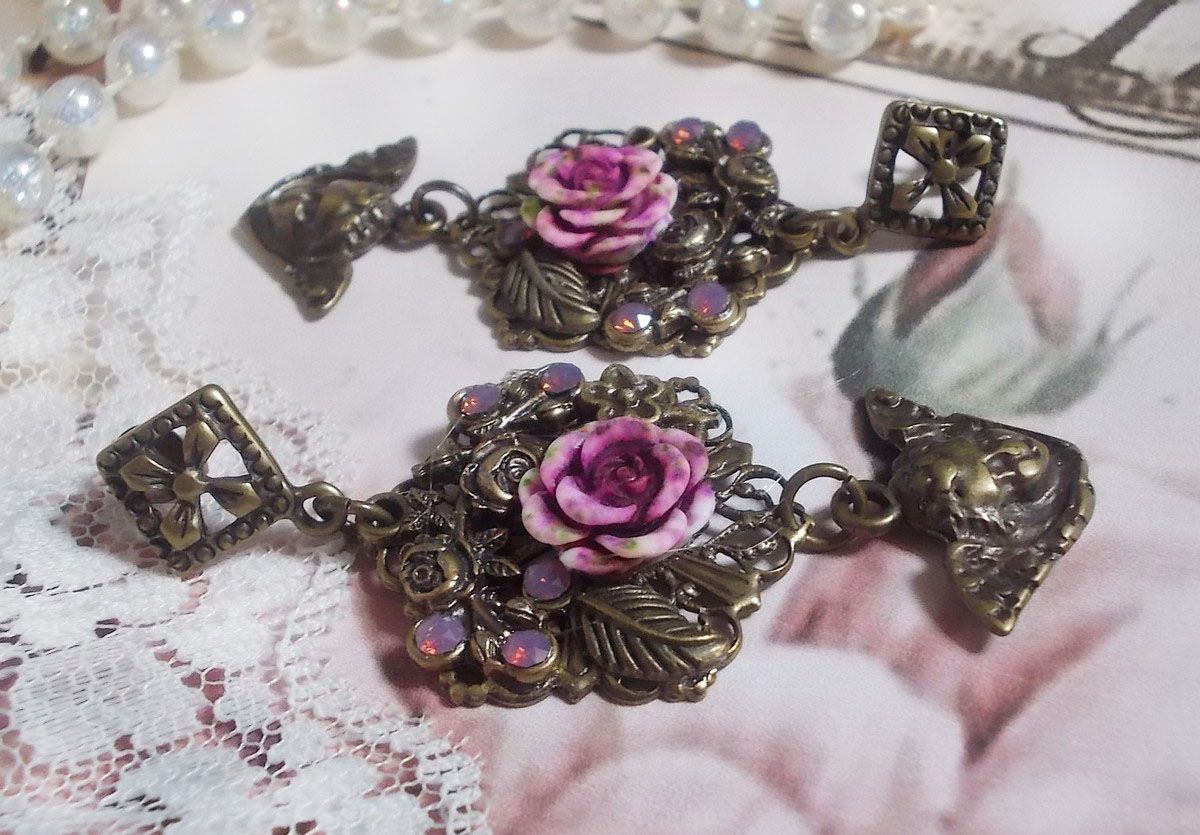 Boucles d'oreilles artisanales angelots, roses résine et cristaux Swarovski.