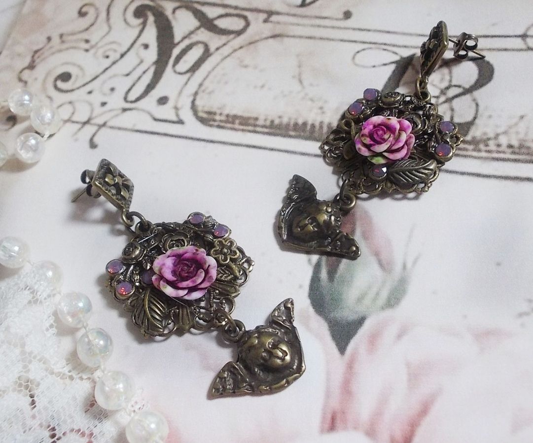 Boucles d'oreilles artisanales angelots, roses en résine et cristaux.
