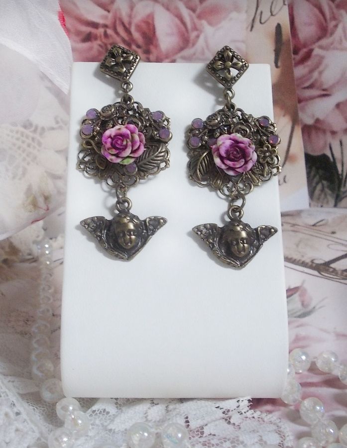 Boucles d'oreilles artisanales angelots, roses en résine et cristaux.