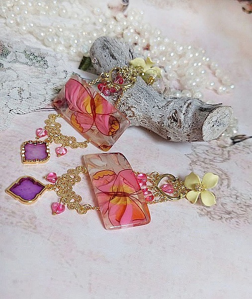 BO Soie de R&ecirc;ves cr&eacute;&eacute;es avec perles acryliques, intercalaires, pendentifs &eacute;poxy et puces m&eacute;tal 