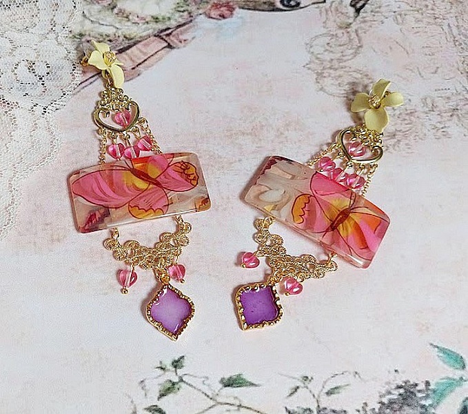 BO Soie de R&ecirc;ves cr&eacute;&eacute;es avec perles acryliques, intercalaires, pendentifs &eacute;poxy et puces m&eacute;tal 