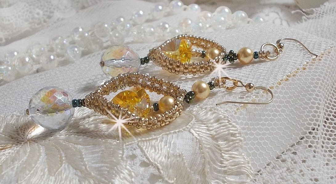 BO Bo'Soleil mont&eacute;es avec des coeurs en cristal de Swarovski, des perles nacr&eacute;es Gold et des crochets d'oreilles en Gold Filled 14 carats
