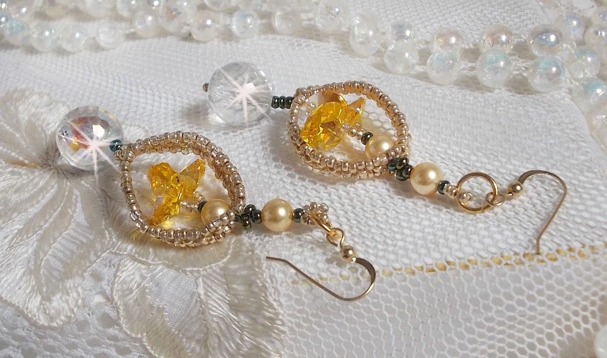 BO Bo'Soleil mont&eacute;es avec des coeurs en cristal de Swarovski, des perles nacr&eacute;es Gold et des crochets d'oreilles en Gold Filled 14 carats