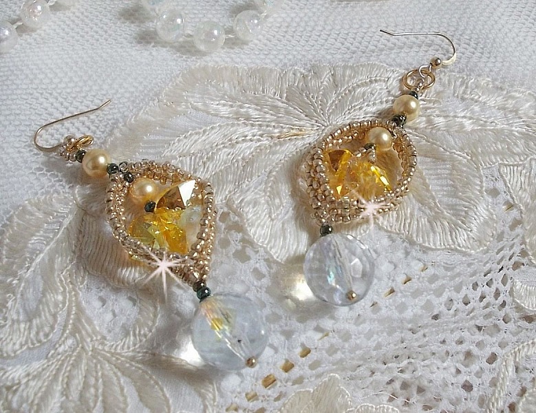 BO Bo'Soleil mont&eacute;es avec des coeurs en cristal de Swarovski, des perles nacr&eacute;es Gold et des crochets d'oreilles en Gold Filled 14 carats