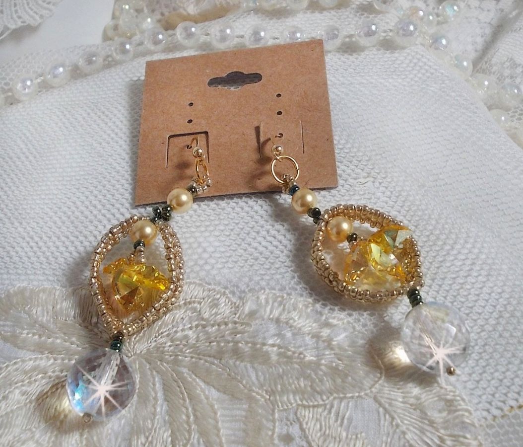 BO Bo'Soleil mont&eacute;es avec des coeurs en cristal de Swarovski, des perles nacr&eacute;es Gold et des crochets d'oreilles en Gold Filled 14 carats