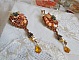 BO Souffle d'Automne chic brod&eacute;es avec des perles rondes en Cristal de Swarovski, deux cabochons en verre des ann&eacute;es 1960, roses en r&eacute;sine, rocailles et paillettes. Mont&eacute;s sur crochets en Laiton