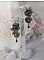 BO Steampunk Queen cr&eacute;es avec des roses en porcelaine noires, des cabochons en Cristal de Swarovski, des gouttes en verre et des accessoires en laiton