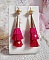 BO Stone longues avec 3 pompons Rose/Fuchsia et Rouge aux c&ocirc;nes ajour&eacute;s mont&eacute;s avec des Quartz Rose, entretoises et crochets d&rsquo;oreilles en Gold Filled 14 carats. Une originalit&eacute; aux couleurs d&eacute;grad&eacute;es