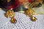 BO Sunflower Gold brod&eacute;es avec des cabochons cristal Jaune, perles nacr&eacute;es, toupies, chatons, cabochons roses Dor&eacute;s M&eacute;tal et rocailles. Le tout est mont&eacute; sur des crochets Gold Filled. 