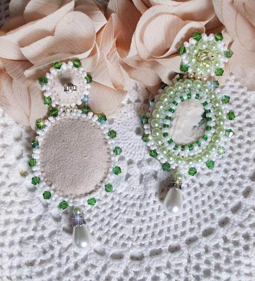 BO S&eacute;duction Charme victoriennes brod&eacute;es avec des cabochons fait main en r&eacute;sine portrait de femme