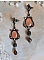 BO Terra Cotta cr&eacute;&eacute;es avec des cabochons en porcelaine de couleur terre avec des cristaux sur pendentif Bronze en m&eacute;tal et laiton 