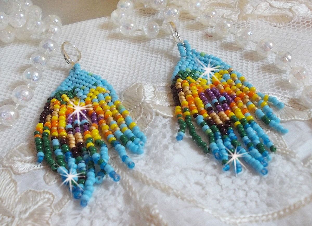 BO Tournesol mont&eacute;es avec des rocailles color&eacute;es de qualit&eacute; en Verre : Bleu Turquoise, Jaune, Orange, Marron, Vert, Noir, Violet et Dor&eacute;. Repr&eacute;sentant ces fleurs, elles sont le symbole du soleil