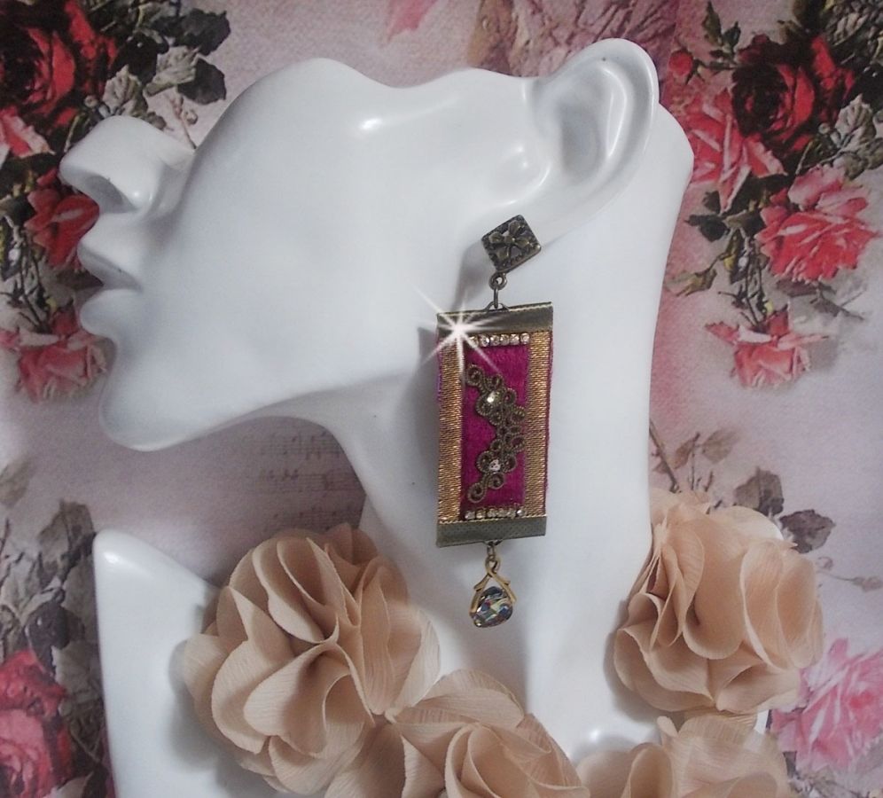 Boucles d'oreilles vintage bordeaux et or avec cristaux Swarovski.