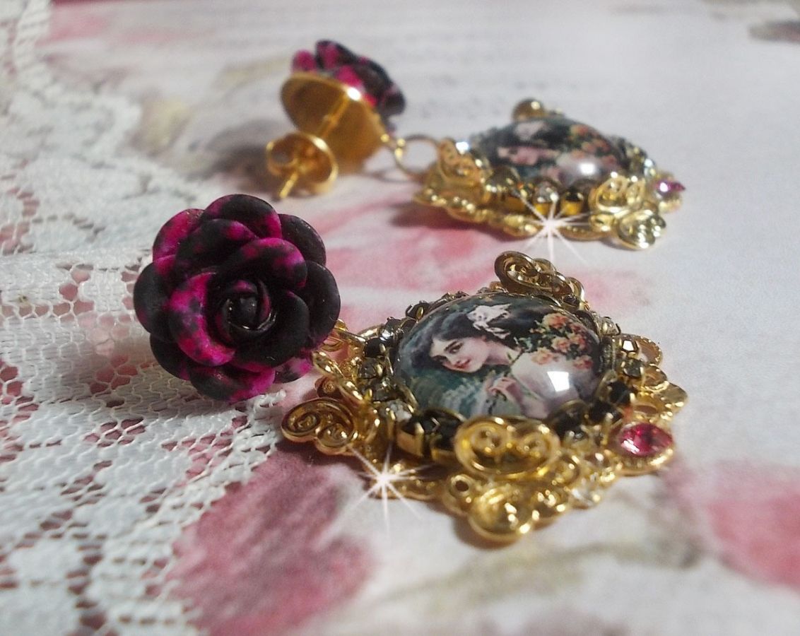 BO Week-end of Roses cr&eacute;&eacute;es avec des cabochons repr&eacute;sentant une femme avec des roses, des perles en r&eacute;sine et des cristaux de Swarovski