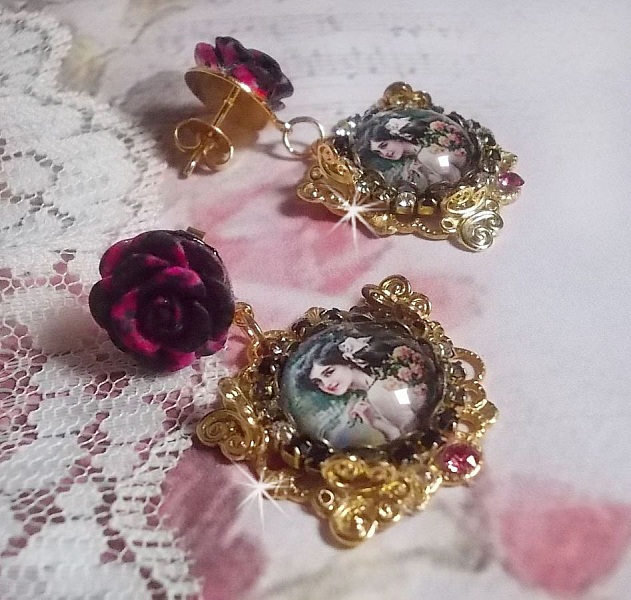 BO Week-end of Roses cr&eacute;&eacute;es avec des cabochons repr&eacute;sentant une femme avec des roses, des perles en r&eacute;sine et des cristaux de Swarovski