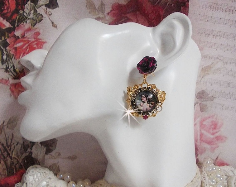 BO Week-end of Roses cr&eacute;&eacute;es avec des cabochons repr&eacute;sentant une femme avec des roses, des perles en r&eacute;sine et des cristaux de Swarovski