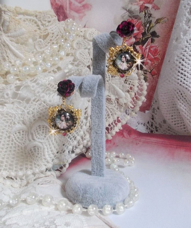 BO Week-end of Roses cr&eacute;&eacute;es avec des cabochons repr&eacute;sentant une femme avec des roses, des perles en r&eacute;sine et des cristaux de Swarovski