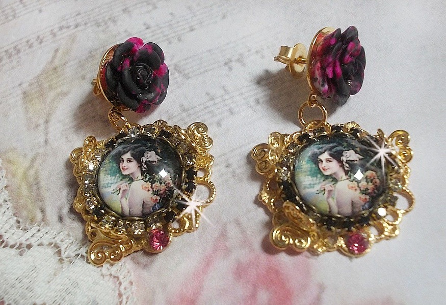 BO Week-end of Roses cr&eacute;&eacute;es avec des cabochons repr&eacute;sentant une femme avec des roses, des perles en r&eacute;sine et des cristaux de Swarovski