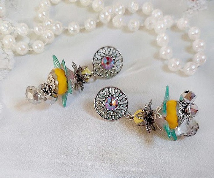 BO C&acirc;line mont&eacute;es avec perles potiron verre, facettes, coupelles, fleurs et perles cristal Swarovski