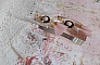 BO Rosy Rose mont&eacute;es avec des cabochons en tissu velours rose poudr&eacute; orn&eacute; d&rsquo;une cha&icirc;ne strass Cristal Noir sur estampes Dor&eacute;es en Laiton. S&rsquo;ajoute des pompons avec c&ocirc;nes M&eacute;tal sur clous en Argent 925