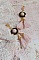 BO Rosy Rose mont&eacute;es avec des cabochons en tissu velours rose poudr&eacute; orn&eacute; d&rsquo;une cha&icirc;ne strass Cristal Noir sur estampes Dor&eacute;es en Laiton. S&rsquo;ajoute des pompons avec c&ocirc;nes M&eacute;tal sur clous en Argent 925