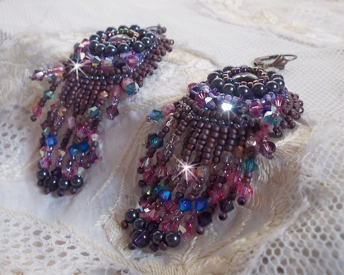 BO Esm&eacute;ralda brod&eacute;es avec des perles de gemmes, cristal de Swarovski et perles tr&egrave;s fines