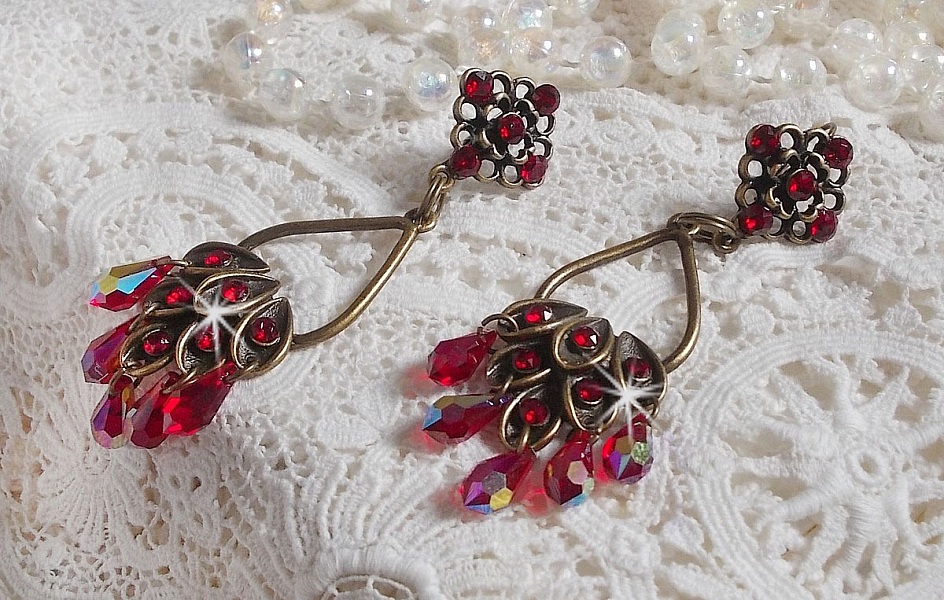 BO Irr&eacute;sistible Rubis mont&eacute;es sur des chandeliers avec des cristaux de Swarovski