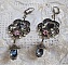 BO Irr&eacute;sistible Passion mont&eacute;es sur dormeuses Fleur de Lys Bronze Laiton avec cristaux, gouttes facett&eacute;es, c&oelig;urs, cabochons, coupelles fleurs filigran&eacute;es et coupelles &eacute;toiles