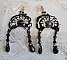 BO F&eacute;erie Black brod&eacute;es avec des perles rondes en c&eacute;ramique tr&egrave;s mobile, perles en verre, chatons en Cristal, toupies, bugles, rocailles et crochets d'oreilles en Laiton Rose Dor&eacute;, un style baroque