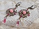 BO Irr&eacute;sistible Eden avec cabochons ronds et gouttes en cristal, cabochons en r&eacute;sine, estampes bomb&eacute;es, dormeuses fleur de lys en laiton