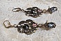 BO Irr&eacute;sistible Passion mont&eacute;es sur dormeuses Fleur de Lys Bronze Laiton avec cristaux, gouttes facett&eacute;es, c&oelig;urs, cabochons, coupelles fleurs filigran&eacute;es et coupelles &eacute;toiles