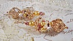 Boucles d'oreilles artisanales en perles dorées et laiton ajouré.