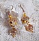 Boucles d'oreilles artisanales en perles jaunes et laiton doré.