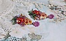 Boucles d'oreilles artisanales fleuries avec abeilles et cristaux Swarovski.