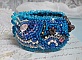 Bracelet Belle Epoque Haute Couture brod&eacute; avec des navettes en Cristal de Swarovski &agrave; laquelle s'ajoute des chatons, toupies, rose en r&eacute;sine, perles rondes nacr&eacute;es, briolettes et rocailles