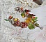Bracelet gourmette orné de fleurs, feuilles et jade orange.