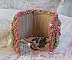 Bracelet Miss Lady manchette brod&eacute; avec des navettes et perles rondes nacr&eacute;es en Cristal avec des rocailles de couleur Rose et Anis, des facettes pour un style Romantique