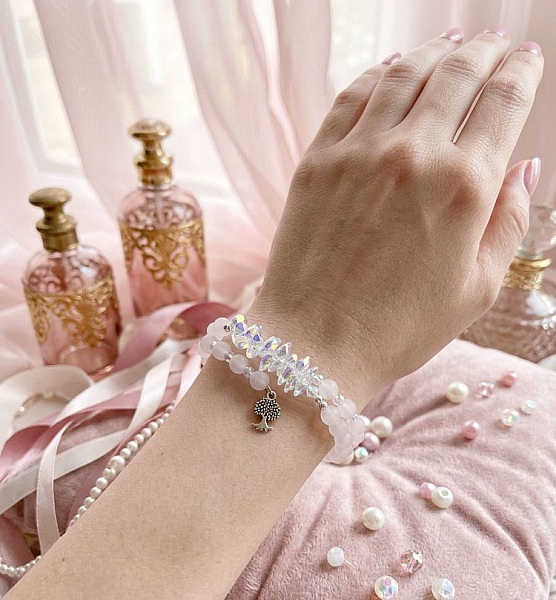 Bracelet Carrousel en Quartz cr&eacute;&eacute; avec pierres de gemme : le Quartz, breloque arbre de vie et perles Cristal Swarovski