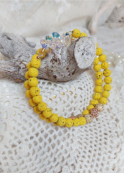 Bracelet Couronne Jaune Soleil mont&eacute; avec pierres de lave, perles cristal Swarovski, sequin Argent 925 et breloque
