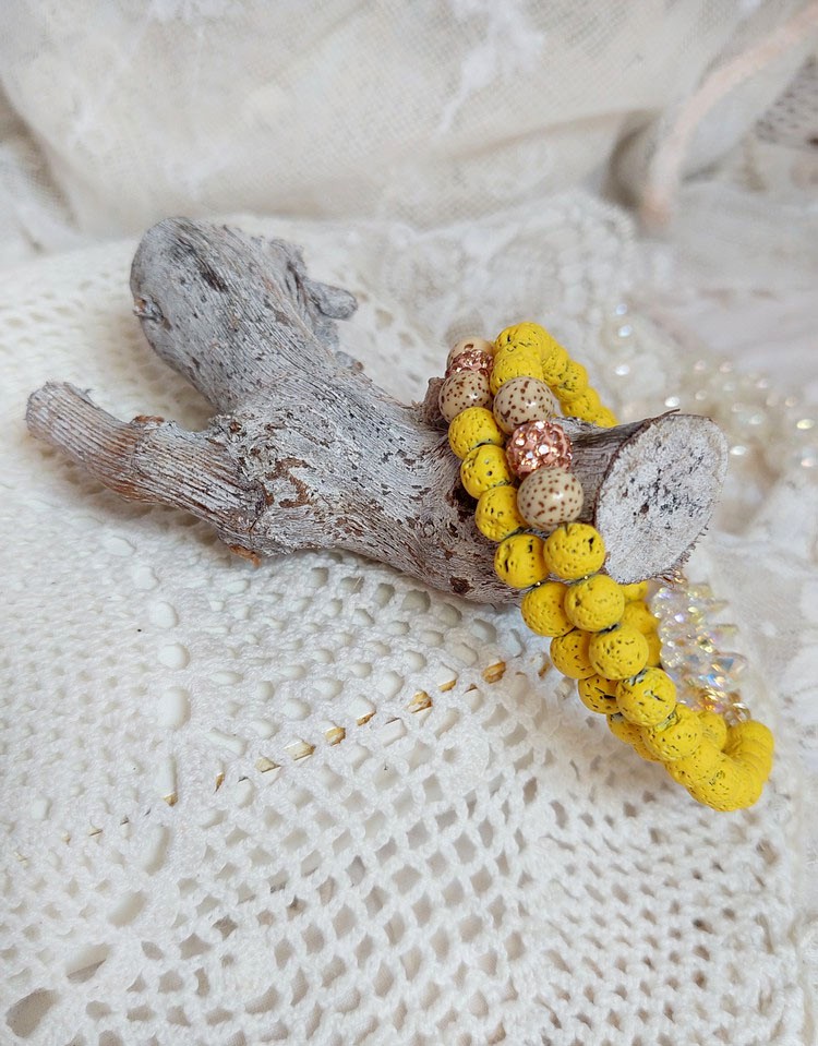 Bracelet Couronne Jaune Soleil mont&eacute; avec pierres de lave, perles cristal Swarovski, sequin Argent 925 et breloque