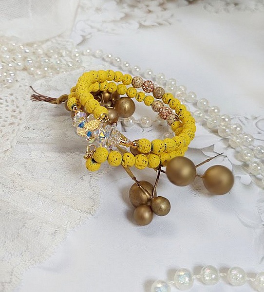 Bracelet Couronne Jaune Soleil mont&eacute; avec pierres de lave, perles cristal Swarovski, sequin Argent 925 et breloque