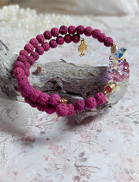 Bracelet bohème chic en pierre de lave rose framboise.