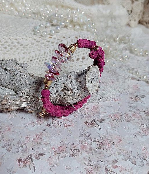 Bracelet bohème chic rose framboise en pierres de lave.