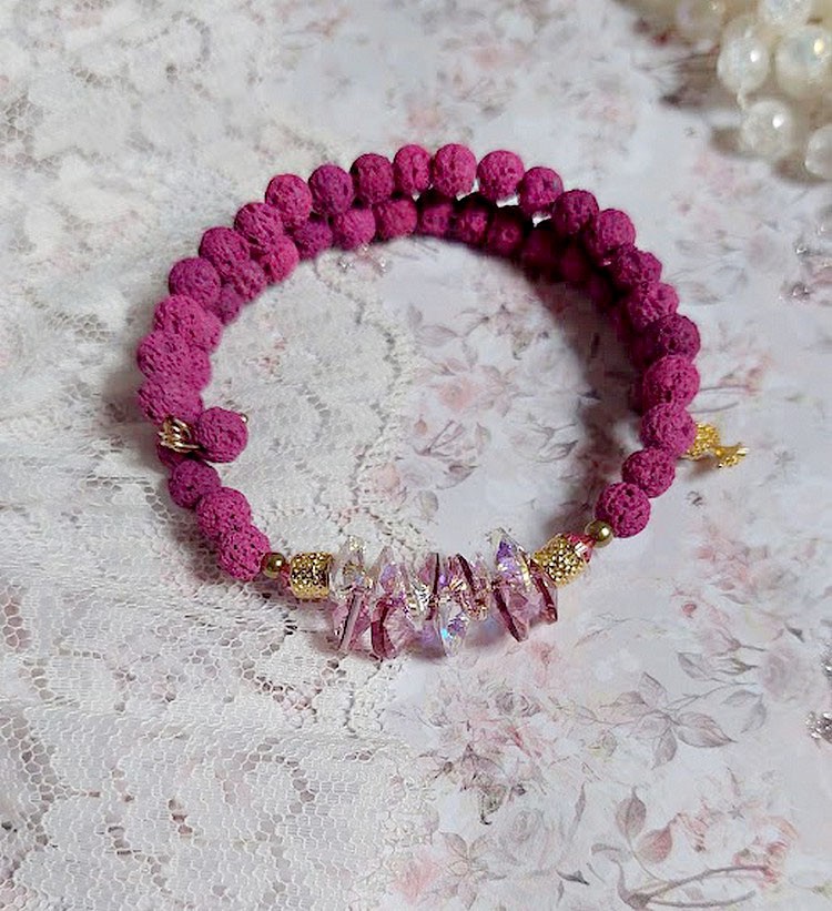Bracelet deux rangs en pierres de lave rose framboise.