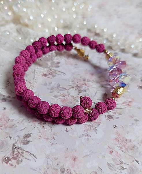 Bracelet bohème chic en pierres de lave rose framboise.
